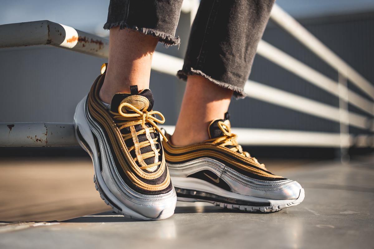 Nike air max 97 se hot sale metallic gold